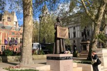 Fyfe Glenrock statue unveiled by Theresa May